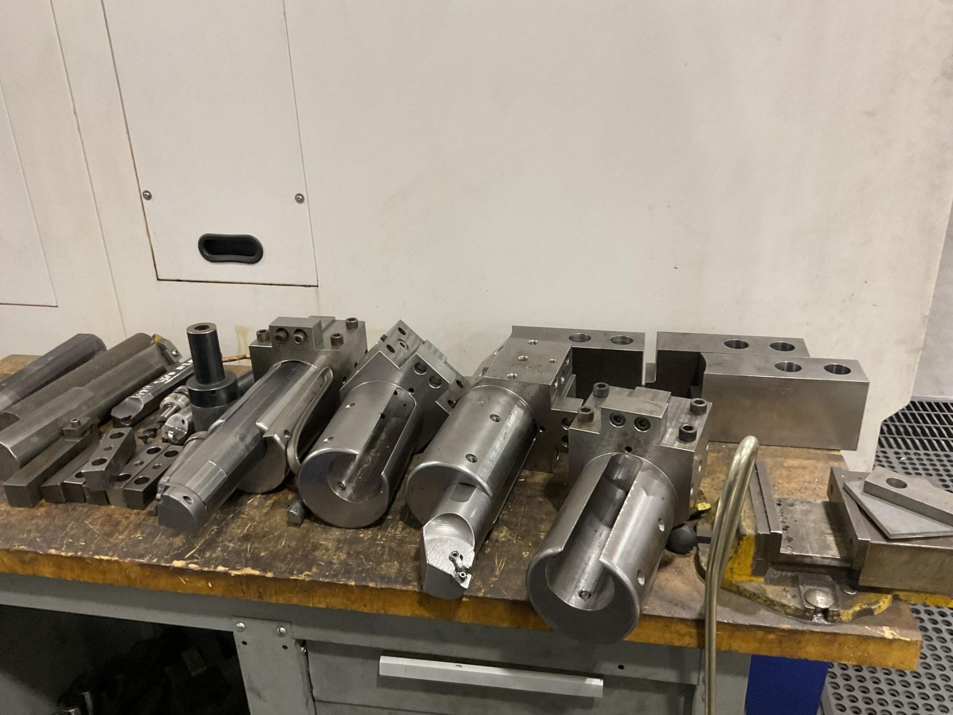 2012 HONOR SEIKI VL-86A VERTICAL TURRET LATHE - Image 23 of 23
