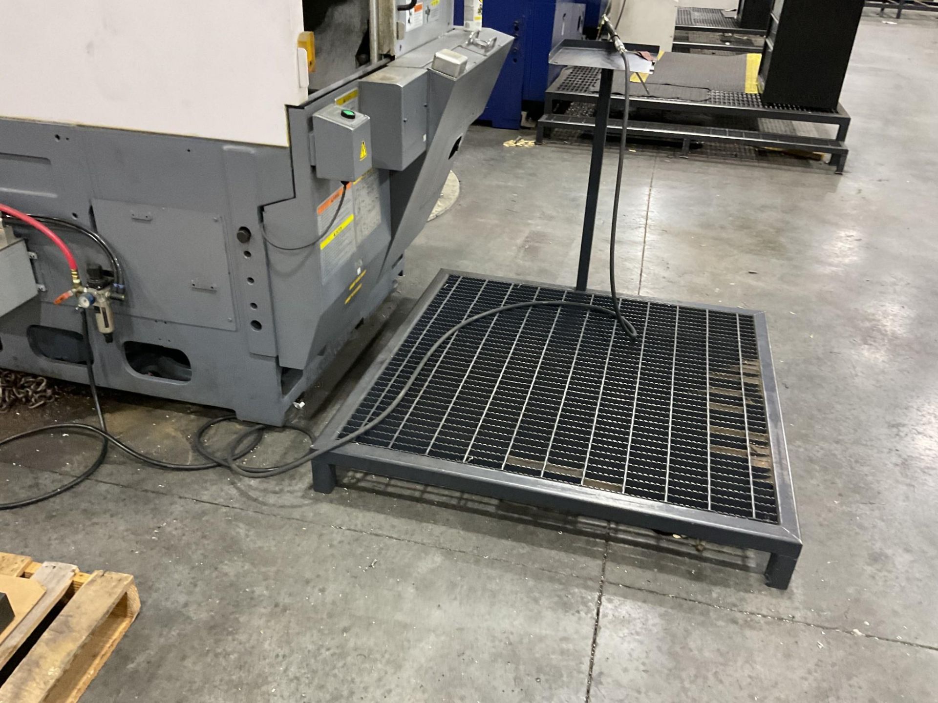 2012 OKUMA V40R VERTICAL LATHE - Image 17 of 20