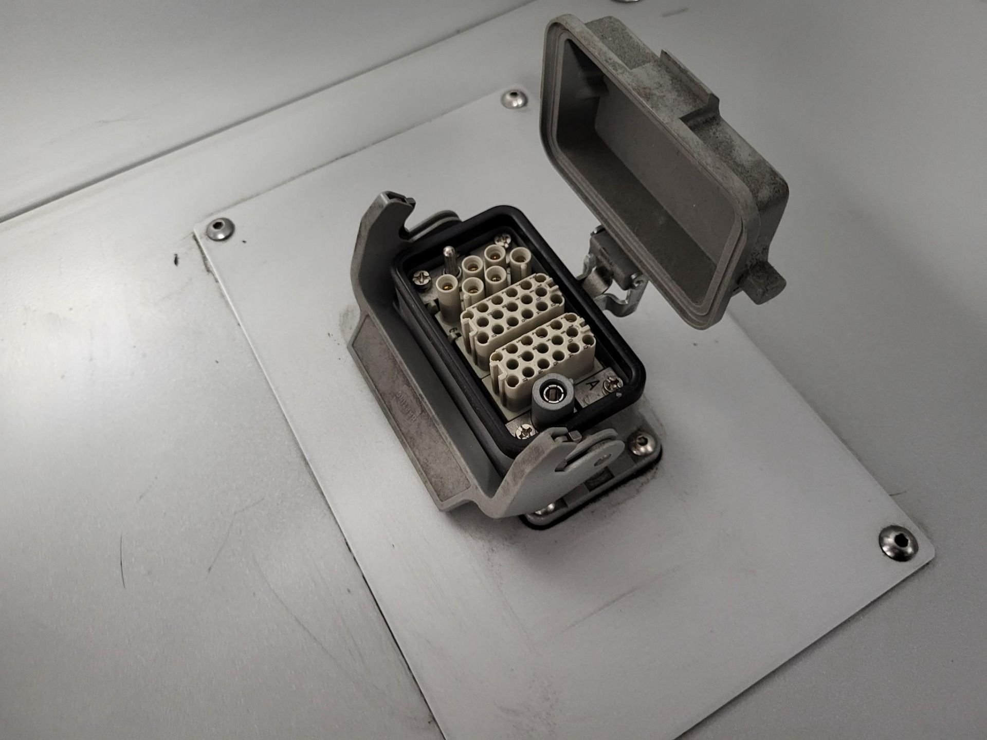 2014 AMS AD6L 5 AXIS HIGH SPEED SMALL HOLE DRILLING EDM - Image 26 of 39