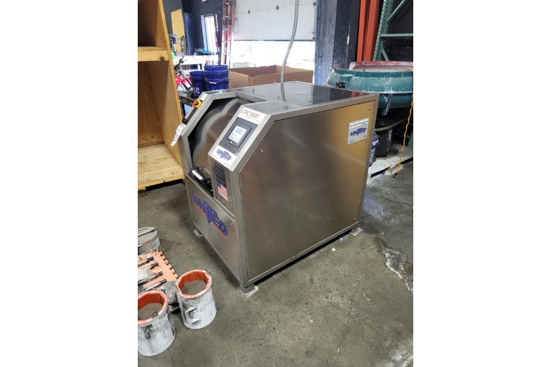 2018 UNITED CPC 1000 CENTRIFUGAL BARREL FINISHING SYSTEM - Image 6 of 13