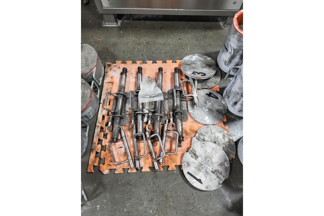2018 UNITED CPC 1000 CENTRIFUGAL BARREL FINISHING SYSTEM - Image 12 of 13