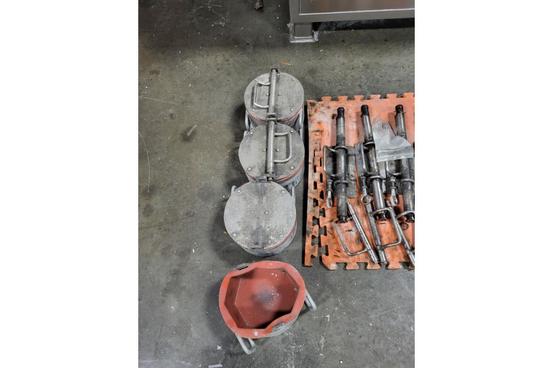 2018 UNITED CPC 1000 CENTRIFUGAL BARREL FINISHING SYSTEM - Image 11 of 13