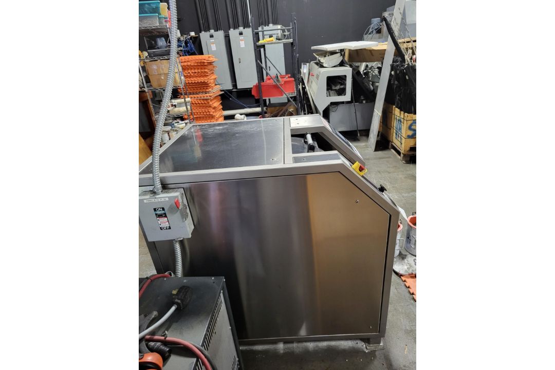 2018 UNITED CPC 1000 CENTRIFUGAL BARREL FINISHING SYSTEM - Image 7 of 13