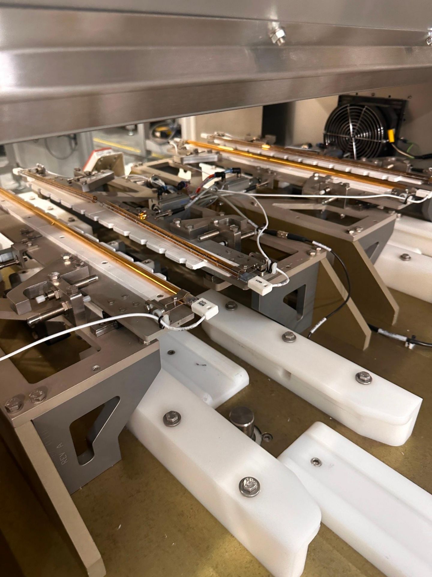 BOTTOM CONNECTER HEAT SHRINK STATION - Image 8 of 8