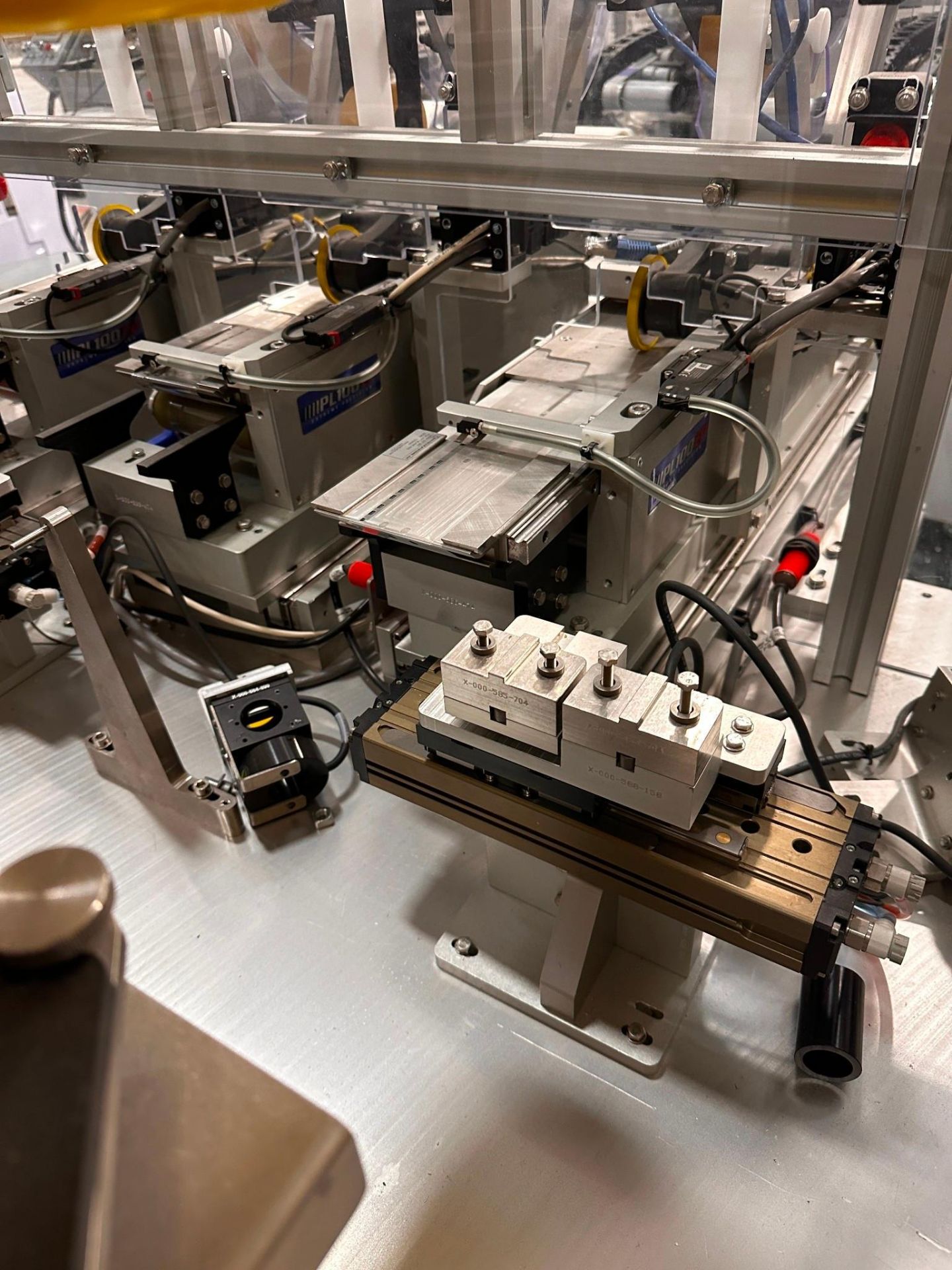 ROBOT LABELING STATION, CONSISTING OF FANUC SCARA ROBOT SR-6IA MFG 2020 - Image 5 of 18