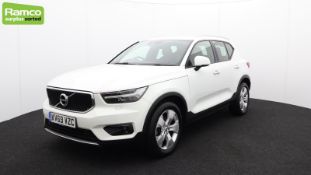 Volvo XC40 Momentum Pro D3 AWD Estate 2.0L - KV69 VZC