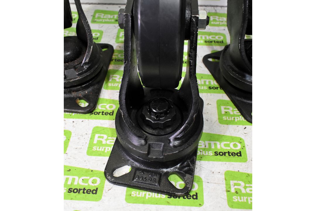 4x Heavy duty 150mm cast swivel castors - Image 5 of 7