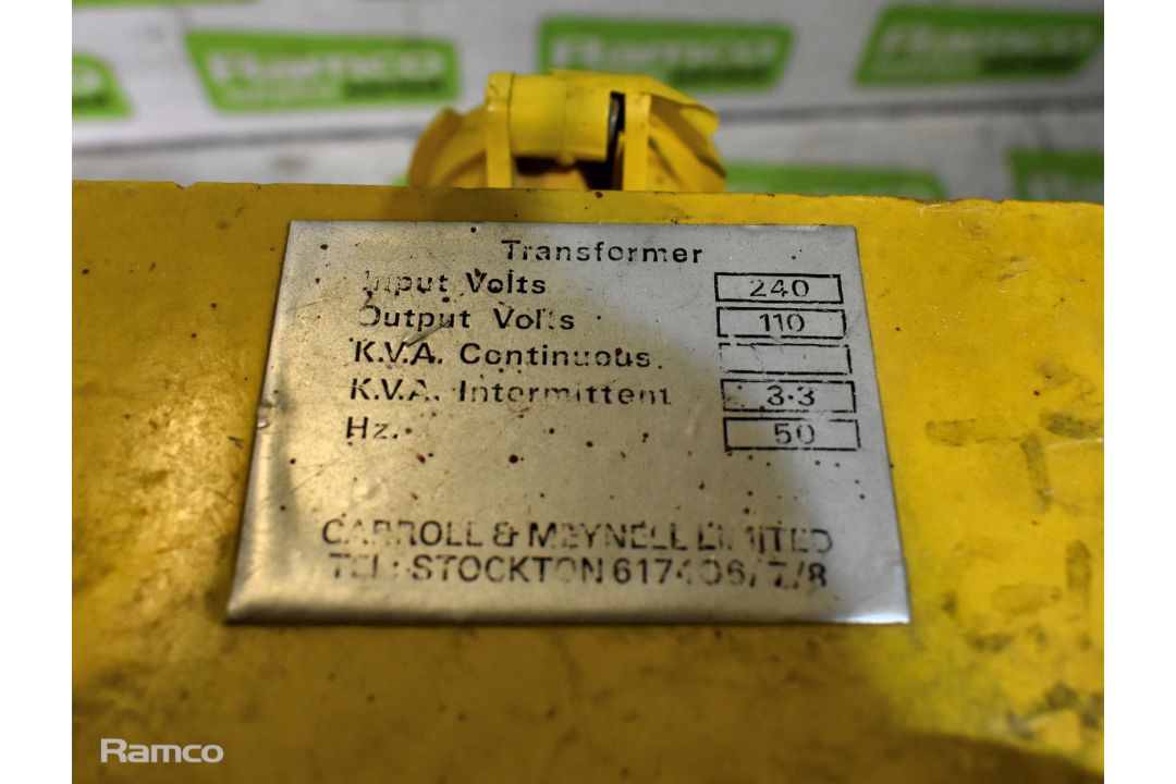 Carroll & Meynell 240V/110V portable transformer - Image 3 of 4