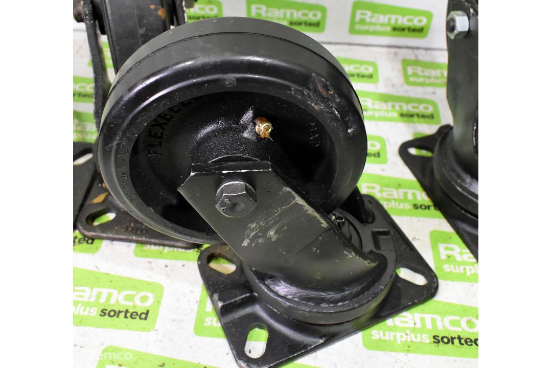 4x Heavy duty 150mm cast swivel castors - Image 7 of 7
