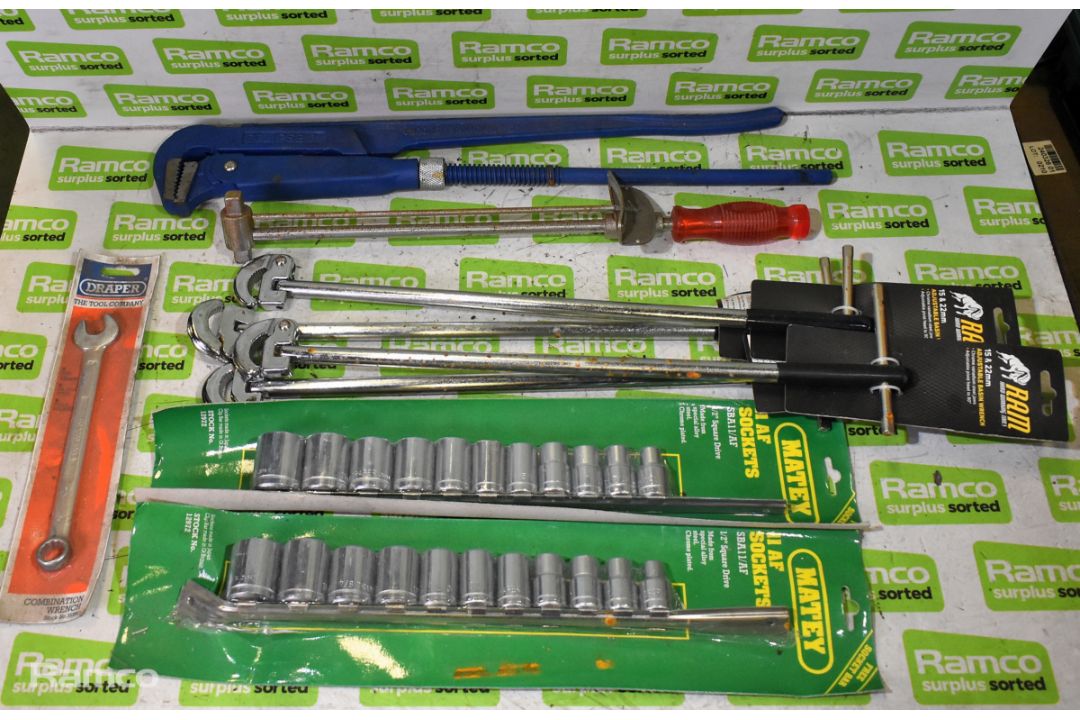Box of mixed workshop tools - Image 1 of 10