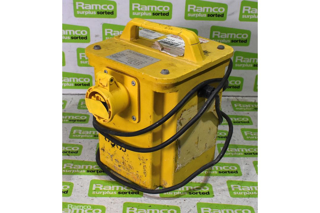 Carroll & Meynell 240V/110V portable transformer - Image 1 of 4