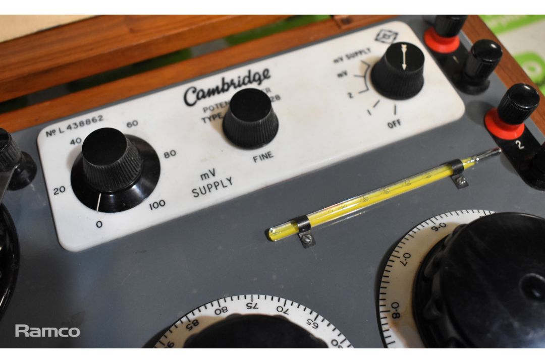 Cambridge Type 24488 portable potentiometer in wooden box - Image 7 of 11