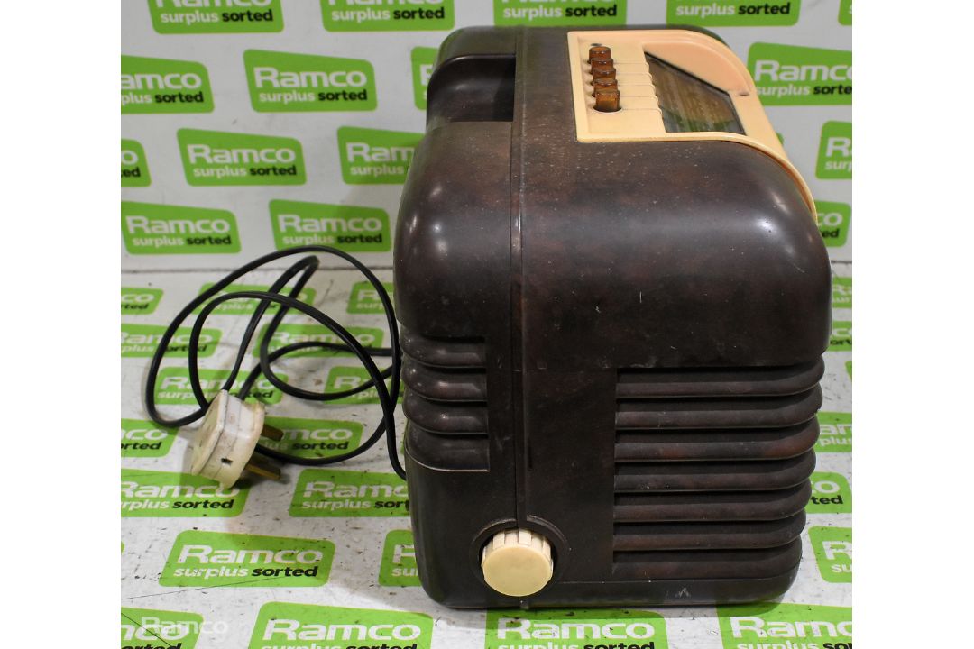 Bush DAC 10 bakelite 5 valve table valve radio - Image 3 of 7