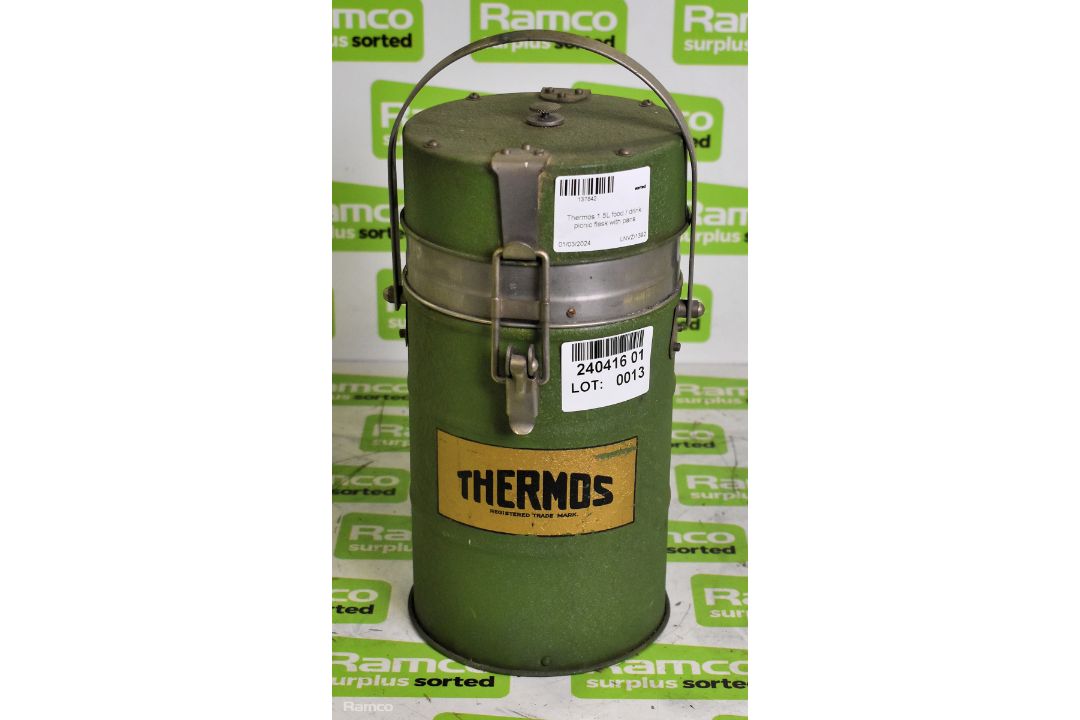Thermos 1.5L food / drink picnic flask with pans - Image 1 of 7