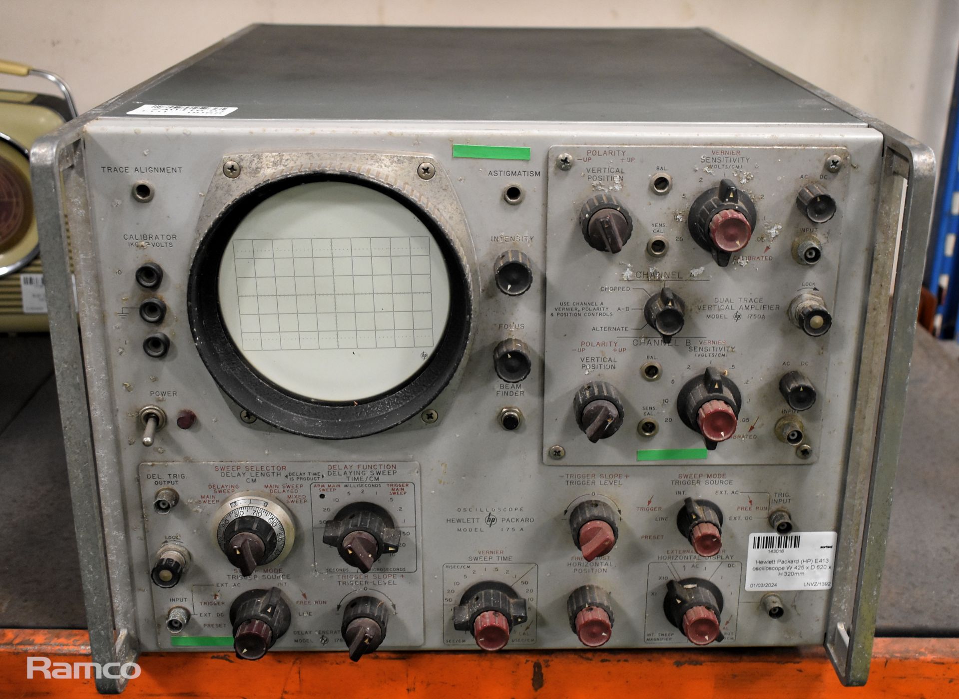 Hewlett Packard (HP) E413 oscilloscope W 425 x D 620 x H 320mm - Image 2 of 6