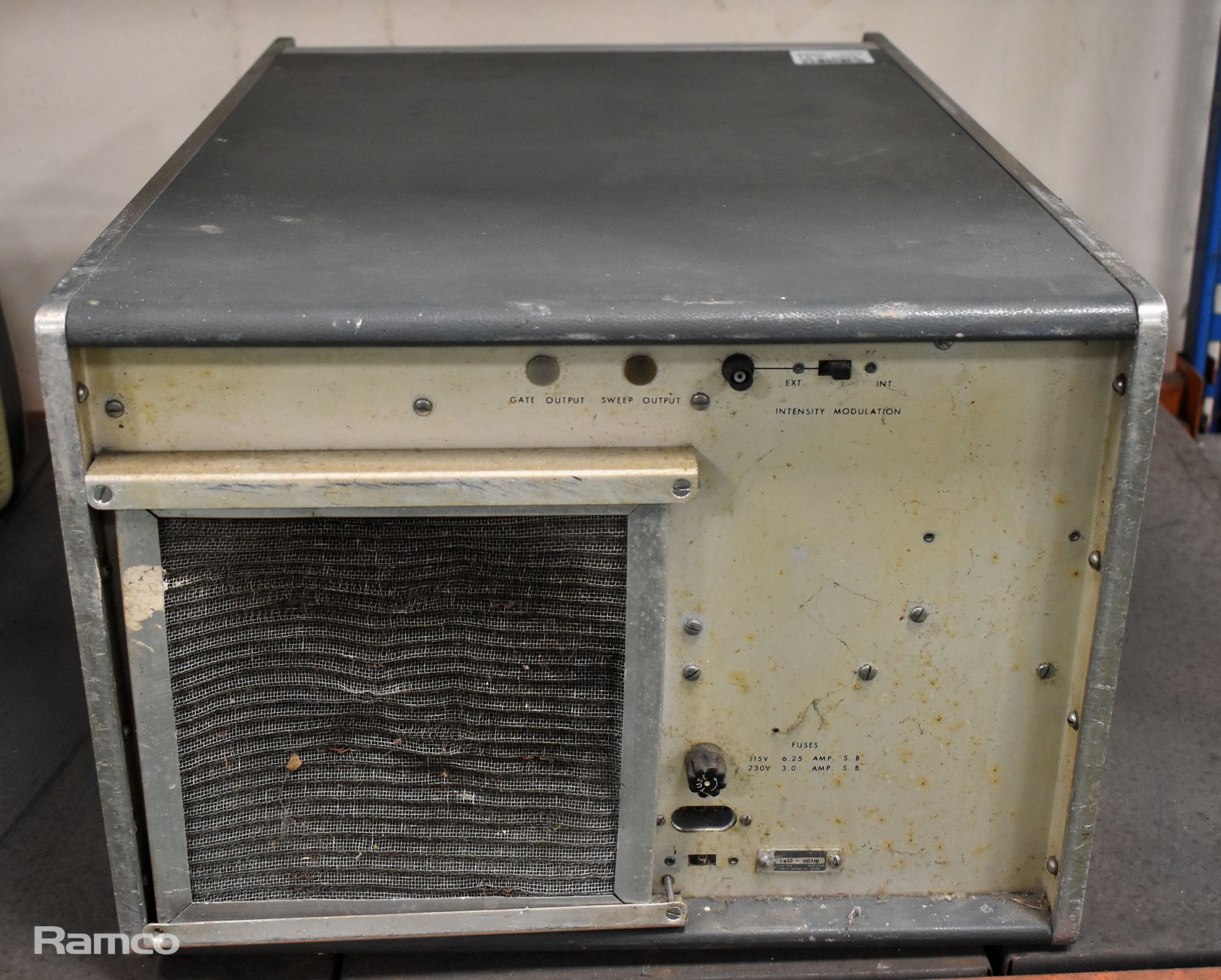 Hewlett Packard (HP) E413 oscilloscope W 425 x D 620 x H 320mm - Image 4 of 6