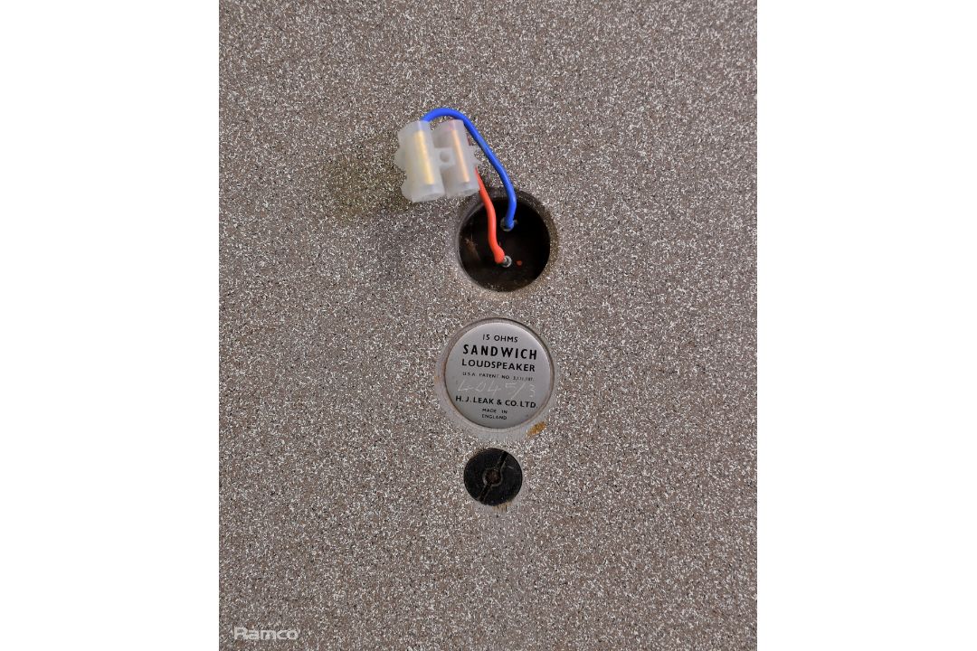 2x Leak sandwich loudspeaker (15 OHMS) speakers - W 375 x D 310 x H 655mm - Image 6 of 8