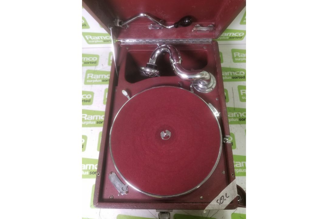The Gramophone Company Ltd - His Master's Voice (HMV) portable gramophone - W 290 x D 430 x H 160mm - Image 3 of 4