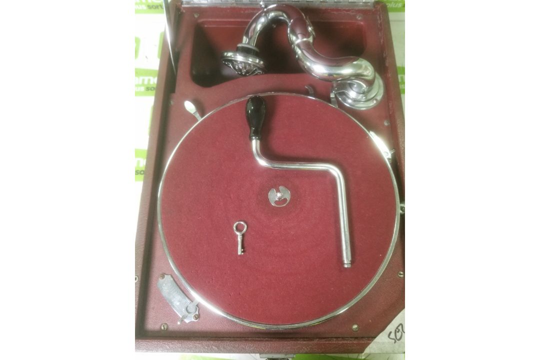 The Gramophone Company Ltd - His Master's Voice (HMV) portable gramophone - W 290 x D 430 x H 160mm - Image 4 of 4