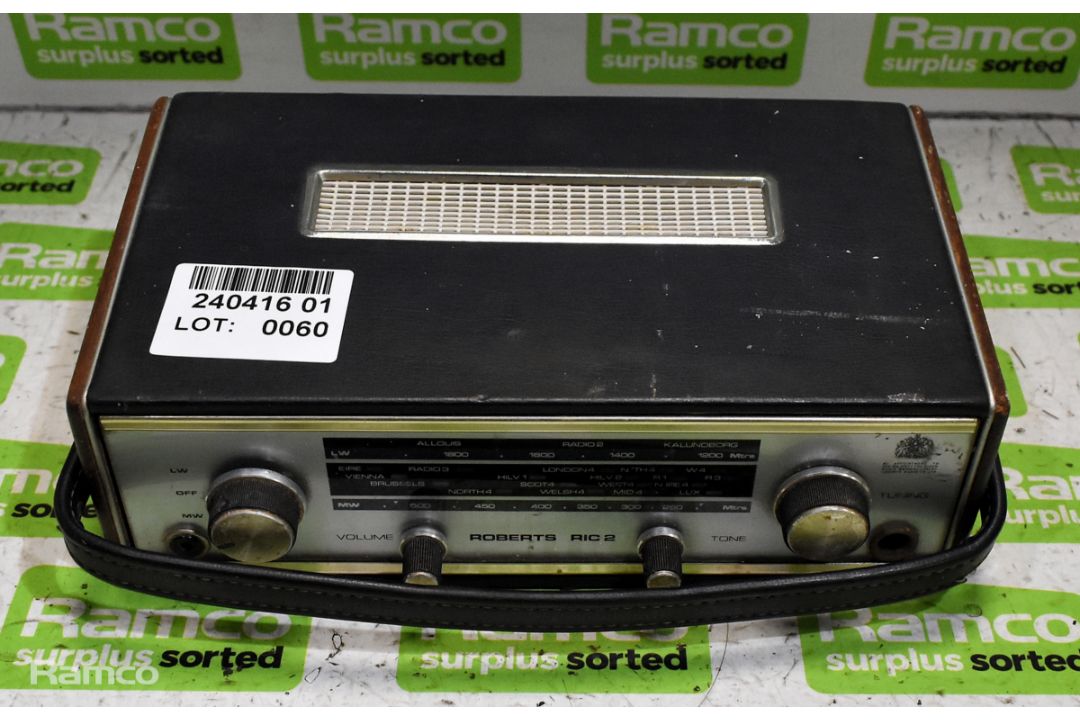 Roberts Ric 2 portable transistor radio - DAMAGE TO FRONT SPEAKER - Image 1 of 6