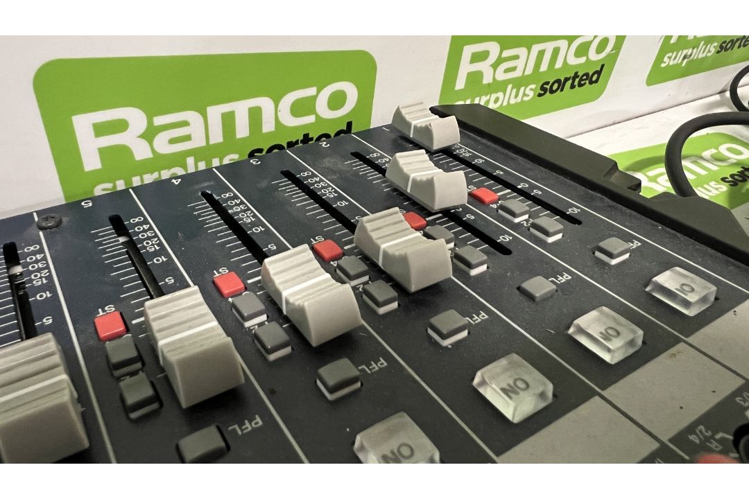 Yamaha MG166cx 16 channel mixing console - Image 6 of 7