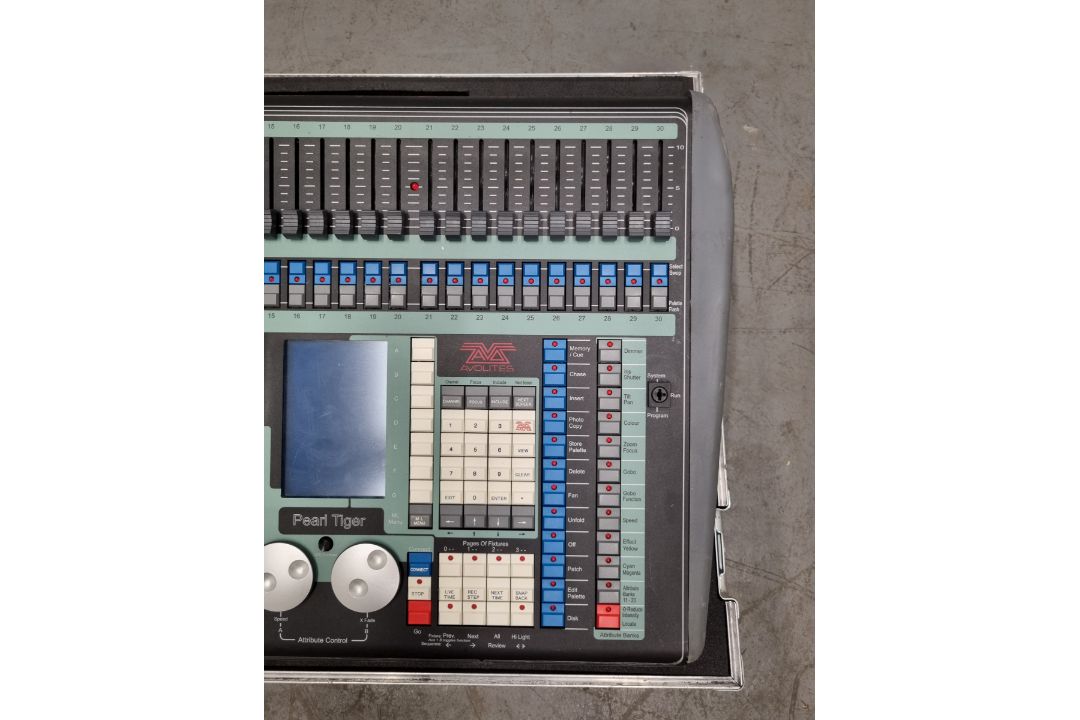 Avolites Pearl Tiger lighting console with flight case - Image 2 of 9