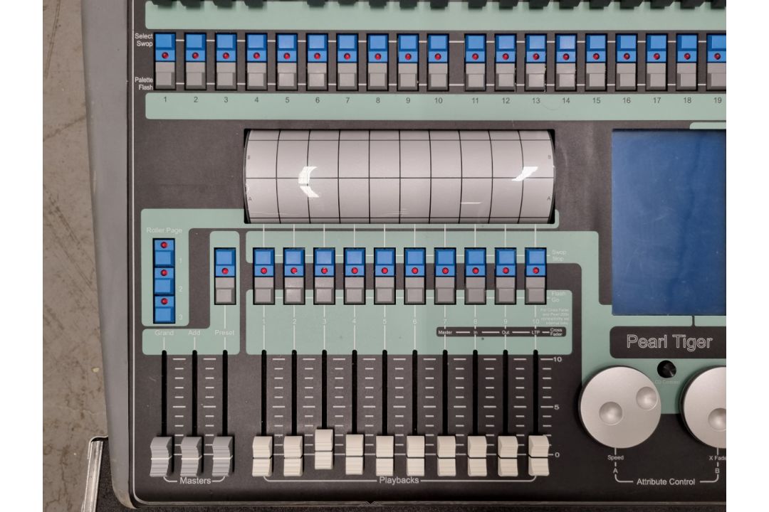 Avolites Pearl Tiger lighting console with flight case - Image 4 of 9