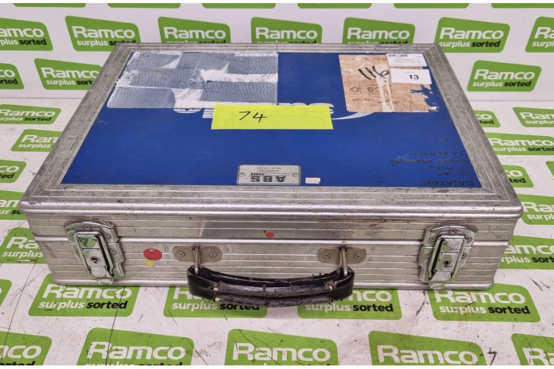Creative Gigaworks T40 Series II 2.0 high-end speakers with flight case - Image 9 of 9
