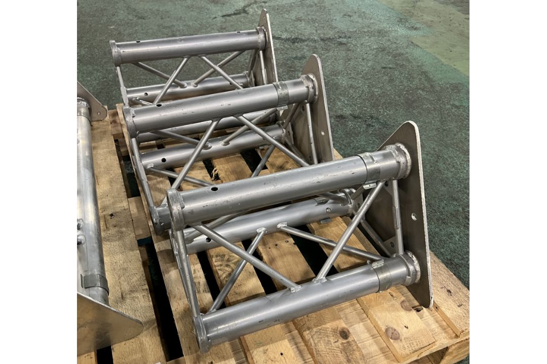 Litestructures Astralite lighting trusses - 3x 400mm, 2x 700mm & base plates - Image 2 of 4