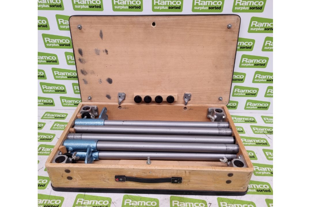 Karba Projektionstisch wooden boxed collapsible projector stand with handle - Image 1 of 4