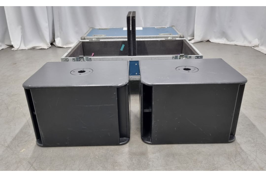 2x Nexo LS400 subwoofers with flight case - Image 1 of 8