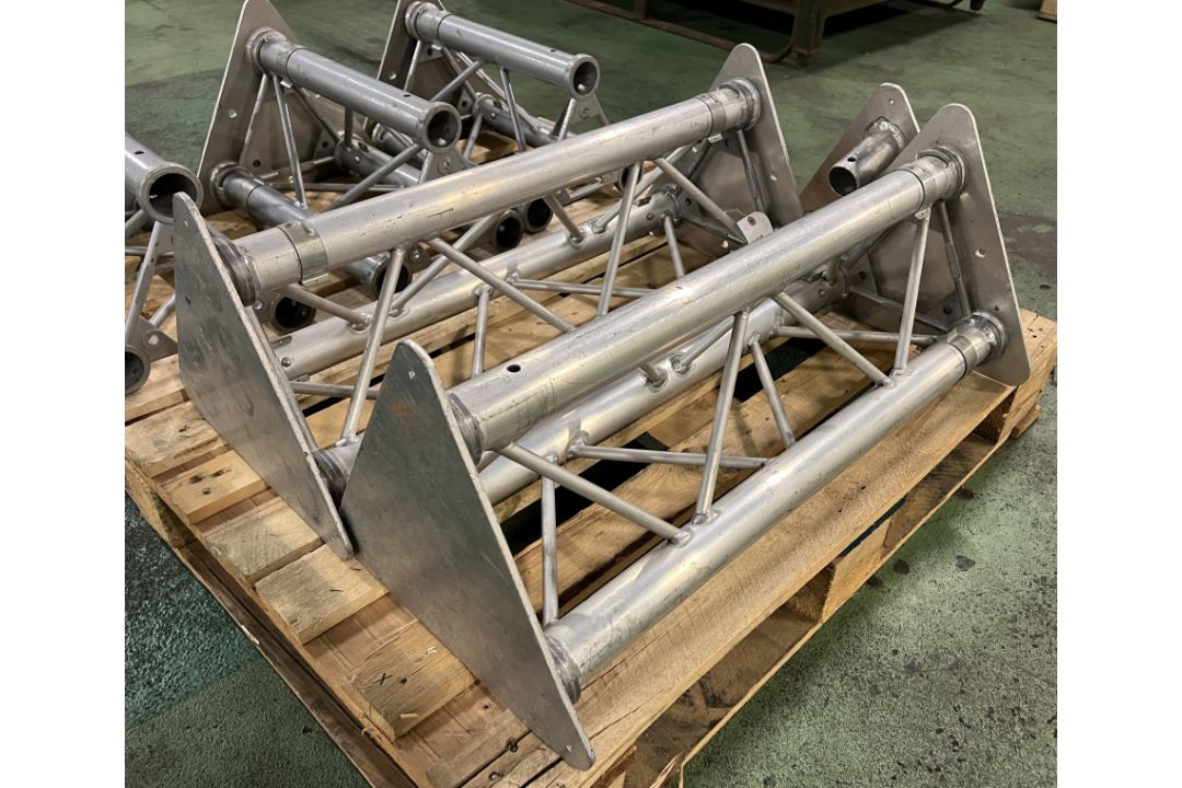 Litestructures Astralite lighting trusses - 3x 400mm, 2x 700mm & base plates - Image 4 of 4