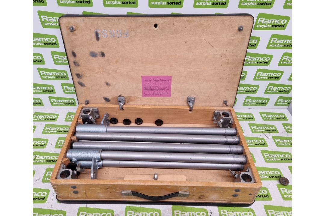 Karba Projektionstisch wooden boxed collapsible projector stand with handle - Image 1 of 4
