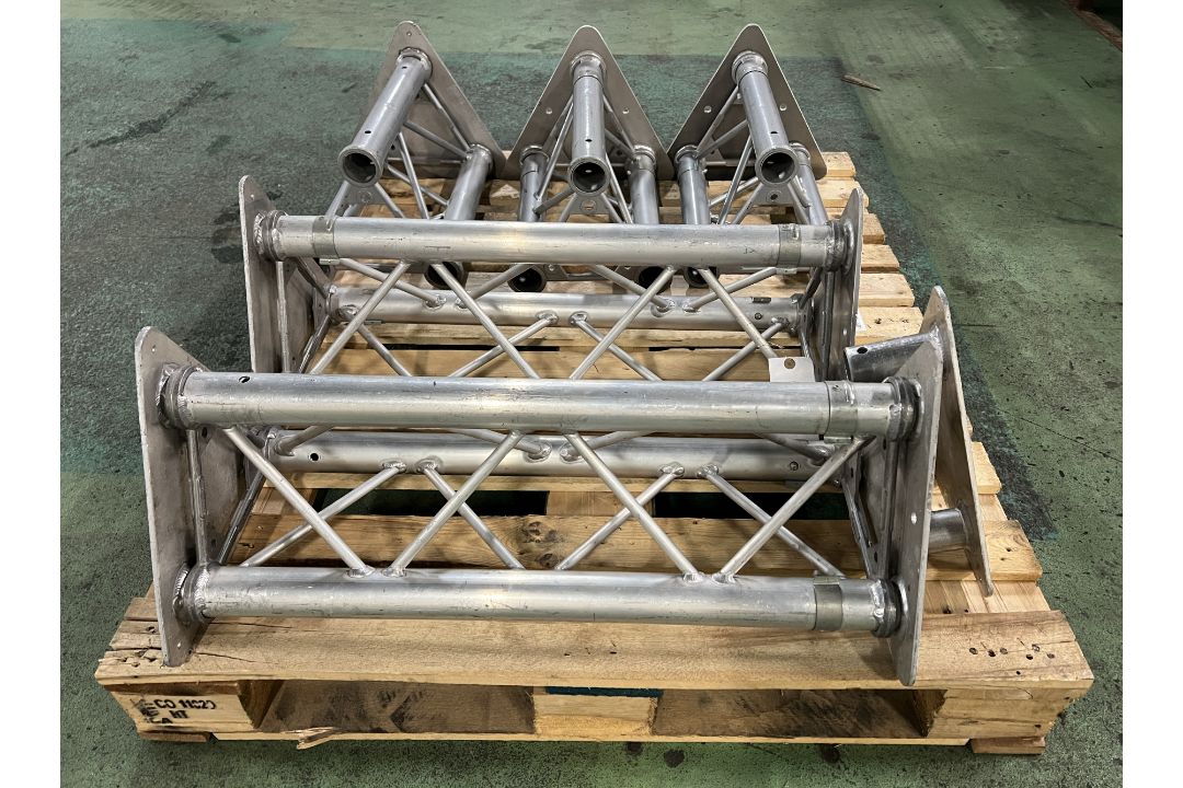 Litestructures Astralite lighting trusses - 3x 400mm, 2x 700mm & base plates - Image 3 of 4