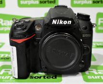 Nikon D7000 digital SLR camera with Nikon EN-EL15 7.0V 1900mAh battery & Nikon MH-25 battery charger