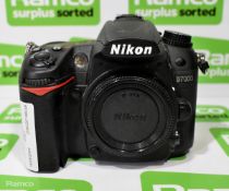 Nikon D7000 digital SLR camera with Nikon EN-EL15 7.0V 1900mAh battery & Nikon MH-25 battery charger