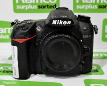 Nikon D7000 digital SLR camera with Nikon EN-EL15 7.0V 1900mAh battery & Nikon MH-25 battery charger