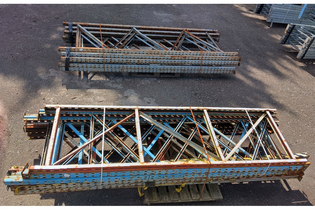 11x Grey uprights, 4x Blue uprights & 1x Red upright - Full details in description - Image 4 of 5