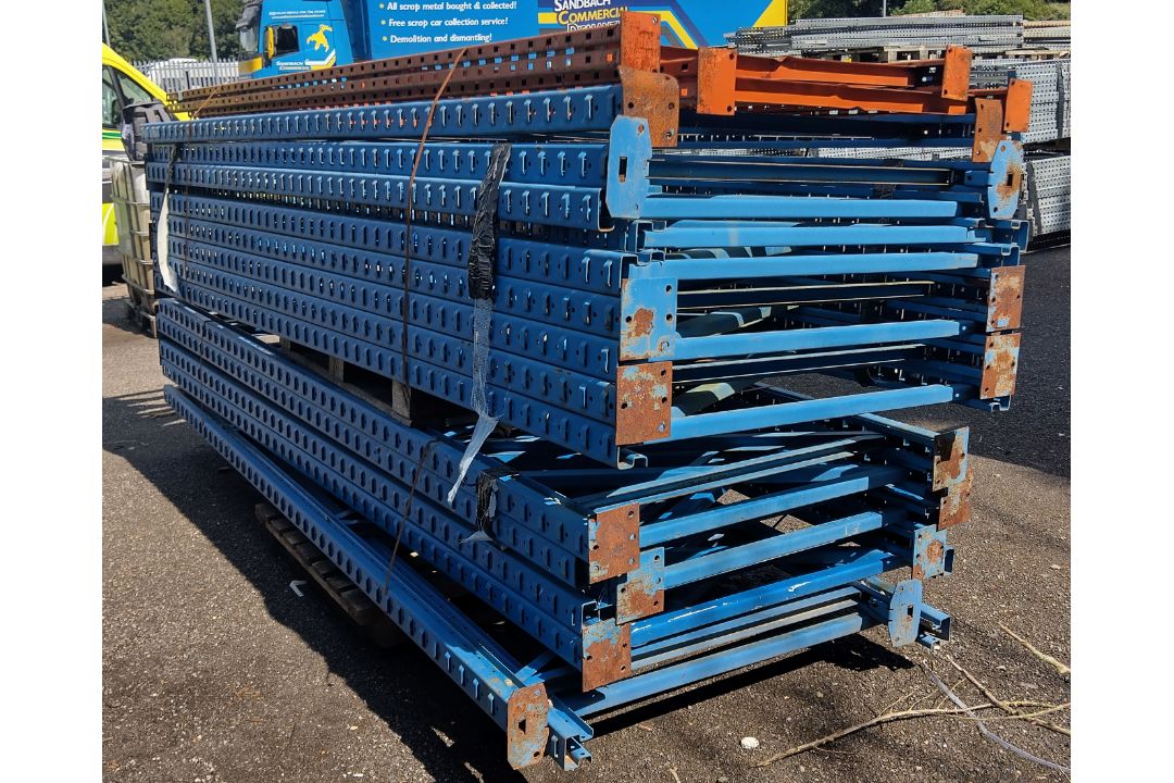 17x Blue uprights & 2x Orange uprights - Full details in description - Image 2 of 4