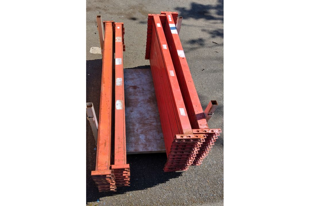 46x Red cross beams - Full details in description - Image 1 of 3