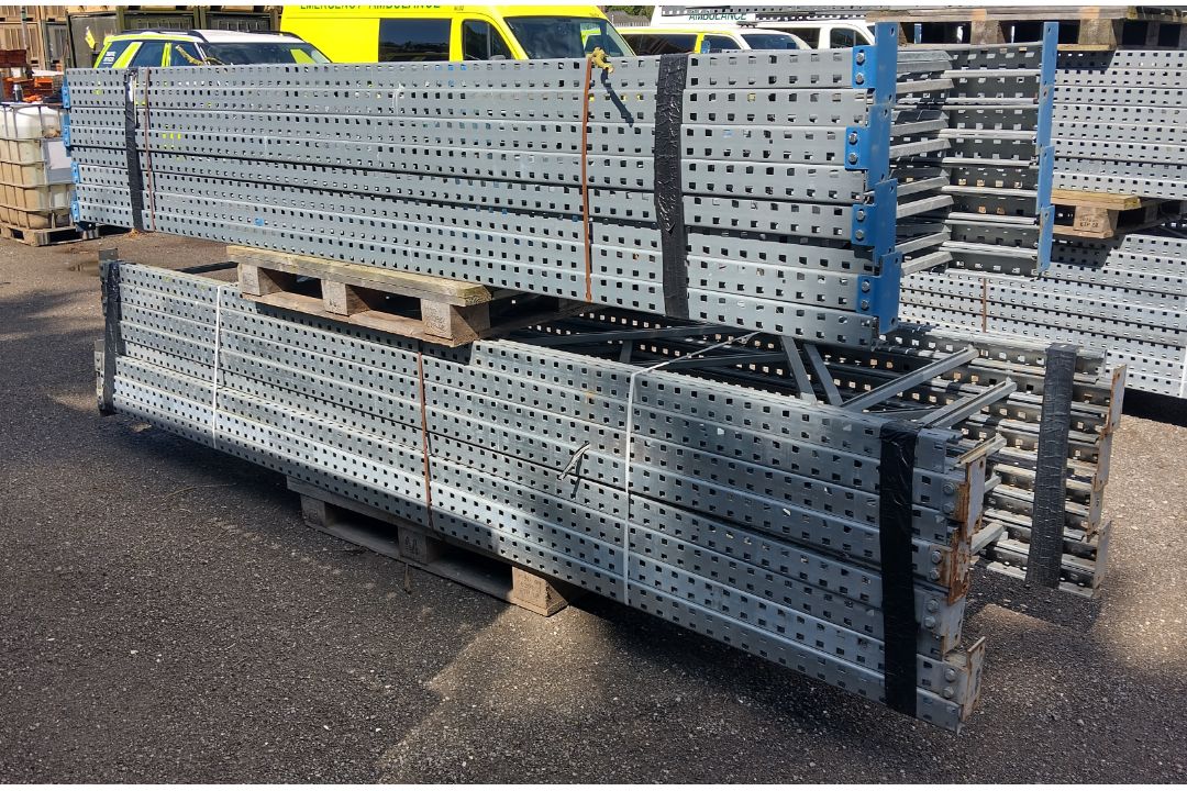 16x Grey uprights - Full details in description - Image 3 of 3