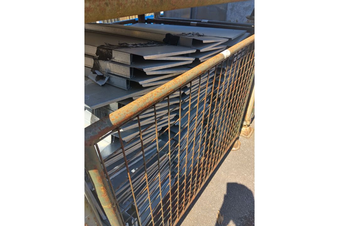 153x Metal shelf panels - Full details in description - Image 2 of 2