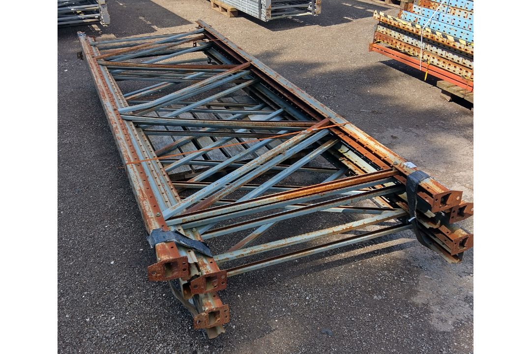 11x Grey uprights, 4x Blue uprights & 1x Red upright - Full details in description - Image 2 of 5