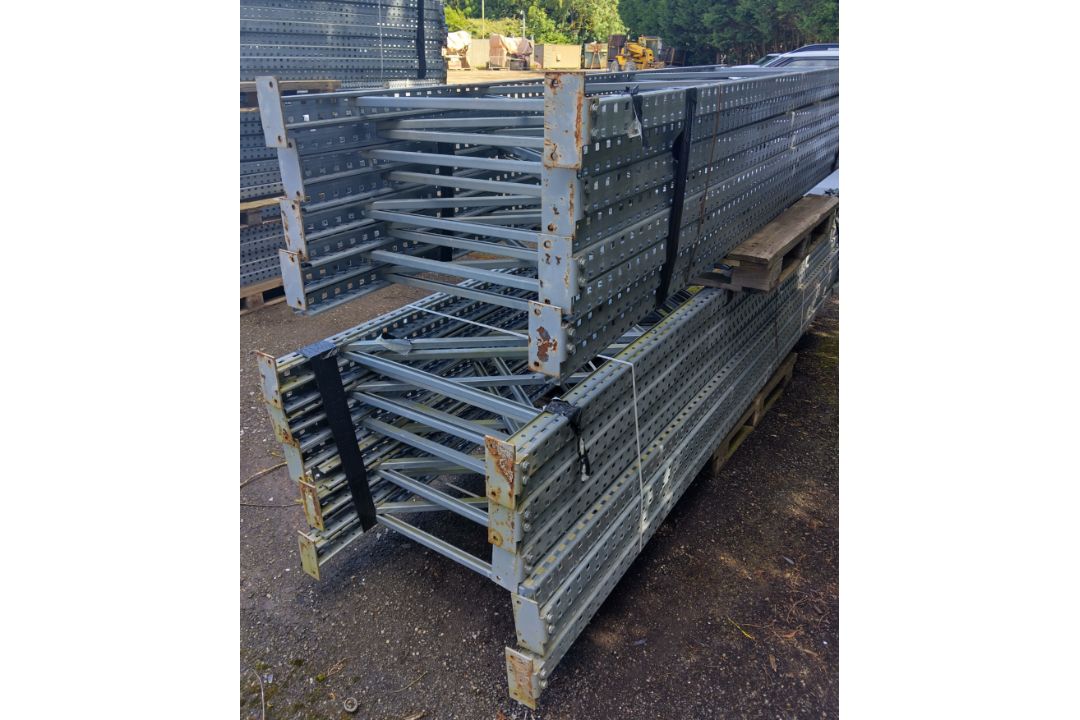 18x Grey uprights - Full details in description - Image 3 of 3