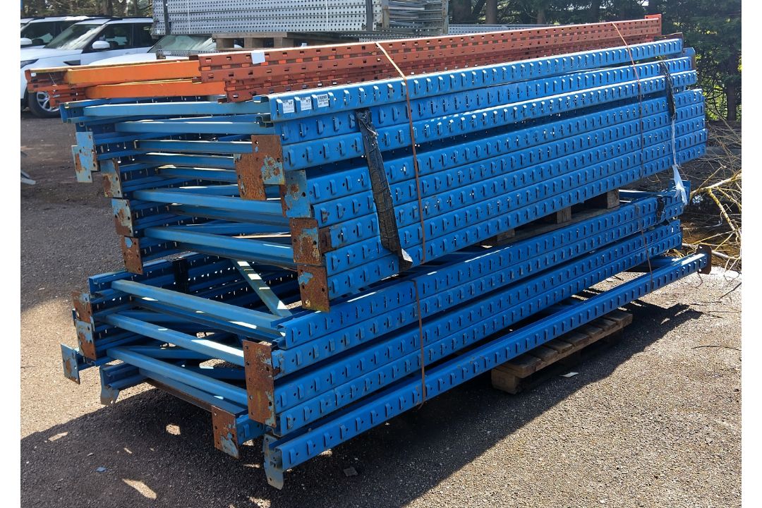 17x Blue uprights & 2x Orange uprights - Full details in description - Image 1 of 4