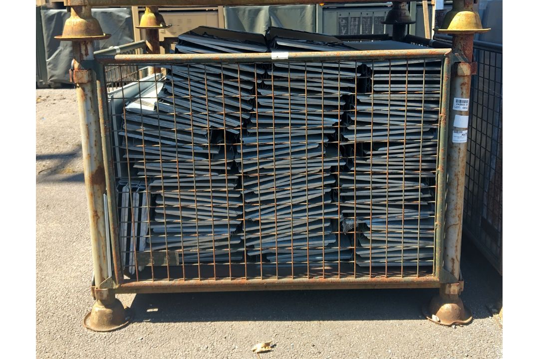 153x Metal shelf panels - Full details in description - Image 1 of 2