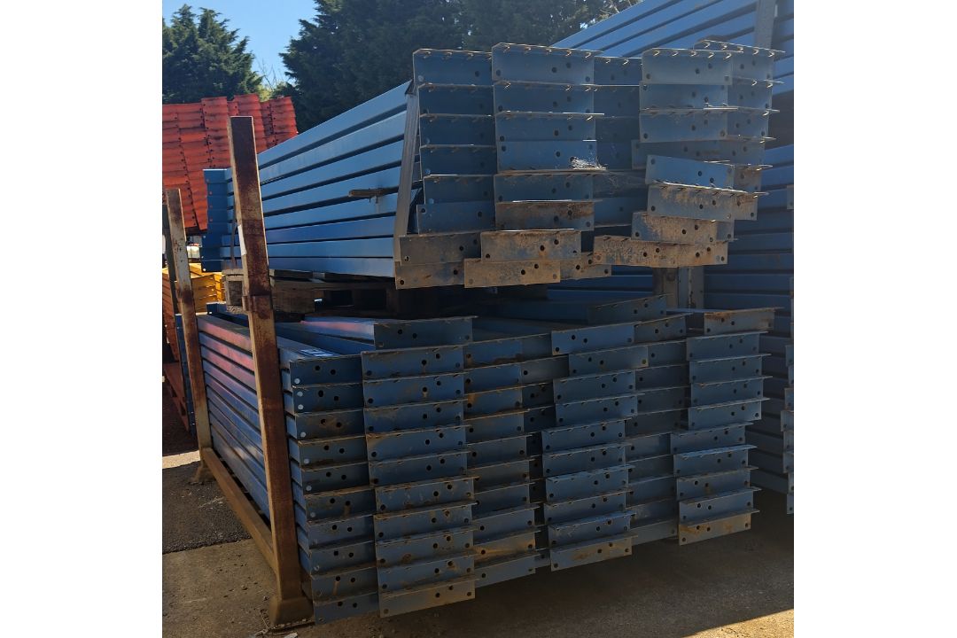 72x Blue cross beams - Full details in description - Image 1 of 2