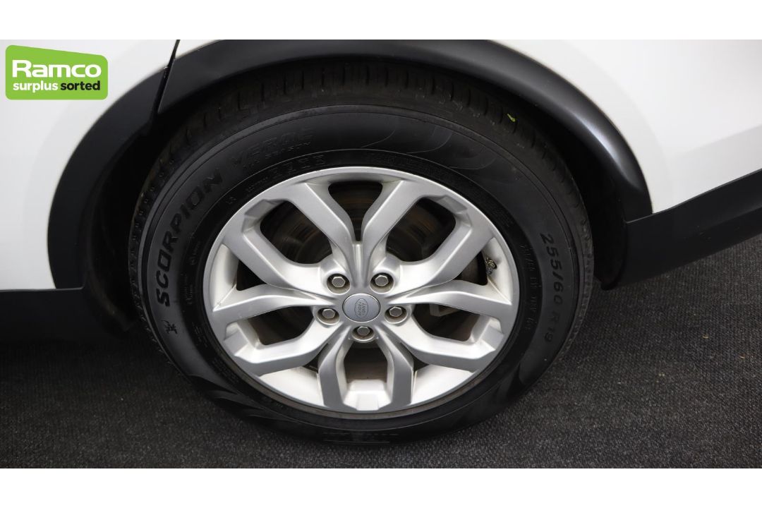 Land Rover Discovery 5 SDV6 3.0 DSE – BA68 OZN - Image 43 of 59
