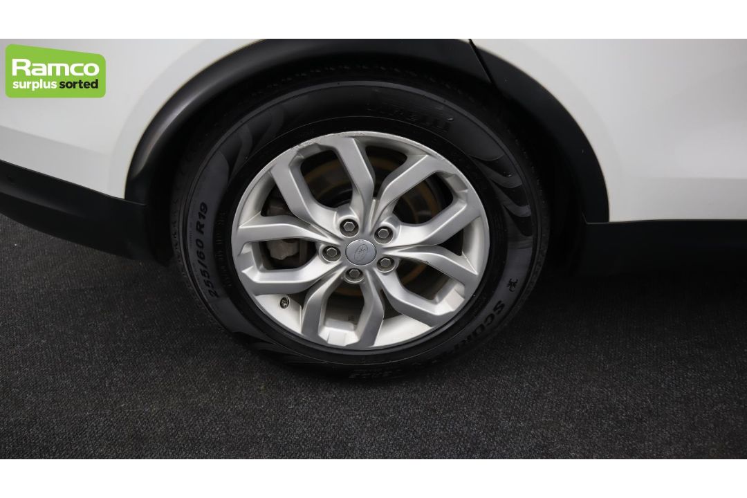 Land Rover Discovery 5 SDV6 3.0 DSE – BA68 OML - Image 42 of 57