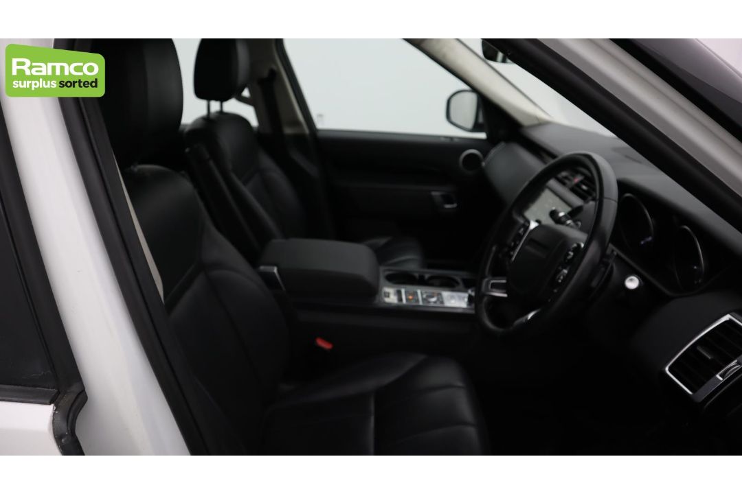 Land Rover Discovery 5 SDV6 3.0 DSE – BA68 OML - Image 9 of 57